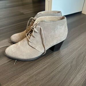 Women’s Vionic ankle boots size 8